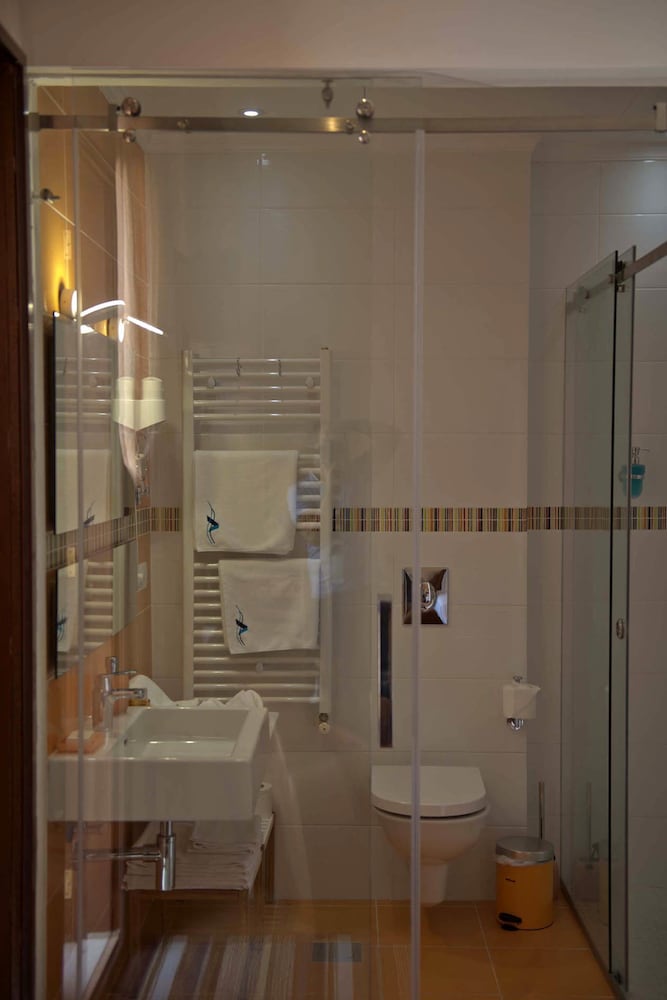 Deluxe Double Room, Balcony, Partial Sea View photo 2