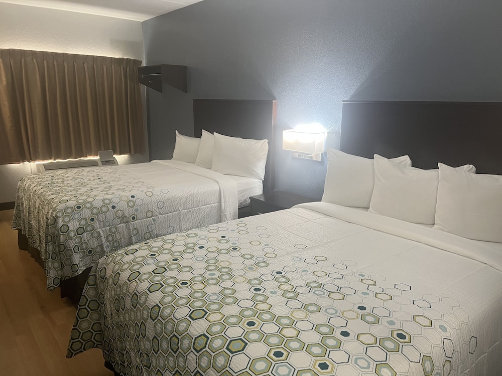 Studio, 2 Queen Beds, Non Smoking, Kitchenette