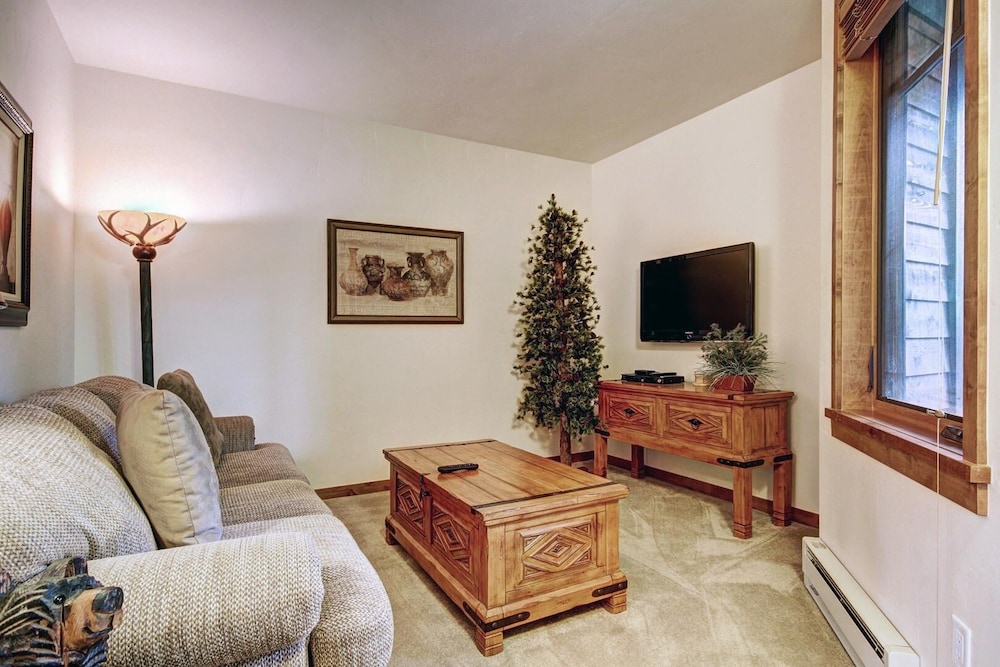 Condo, 2 Bedrooms photo 2
