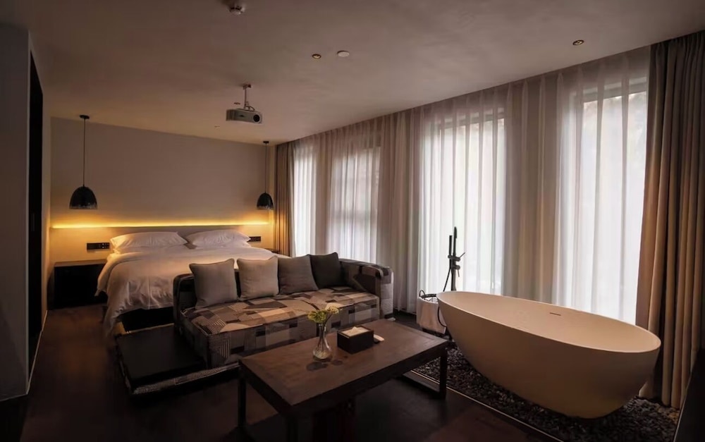 Classic Double Room, City View photo 3