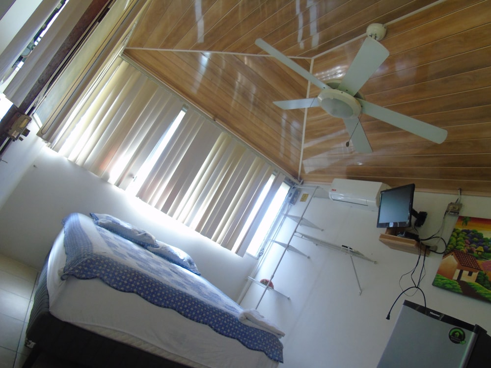 Luxury Cabin, Private Bathroom, Garden View photo 2
