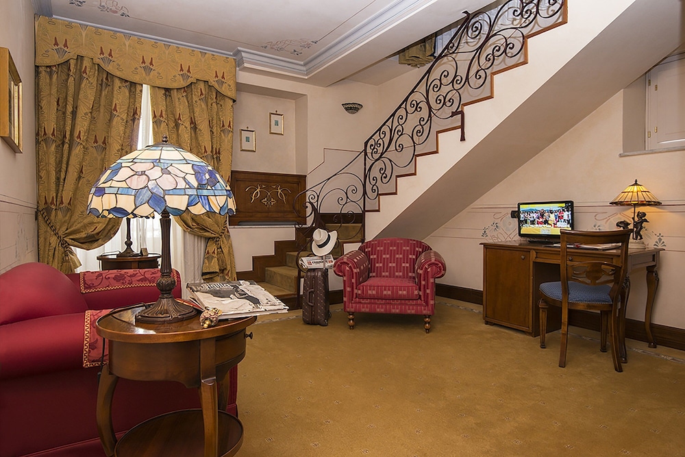 Suite - Photo 2