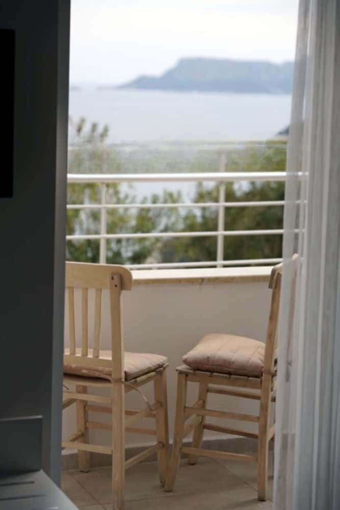 Standard Room, Partial Sea View