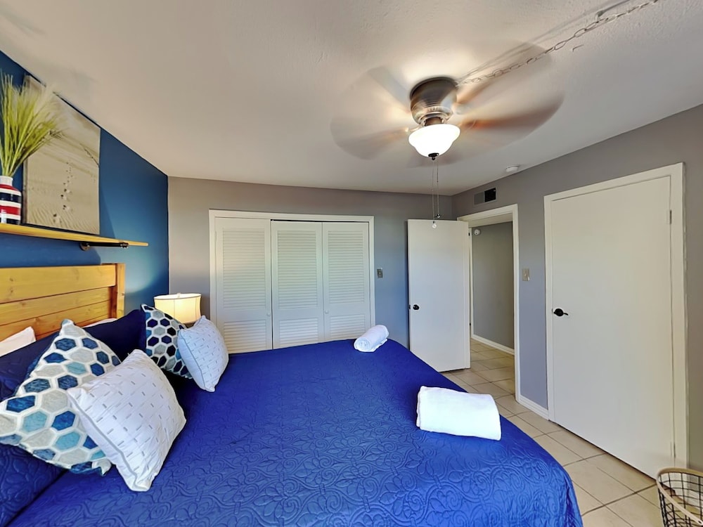 Condo (2 Bedrooms) photo 2