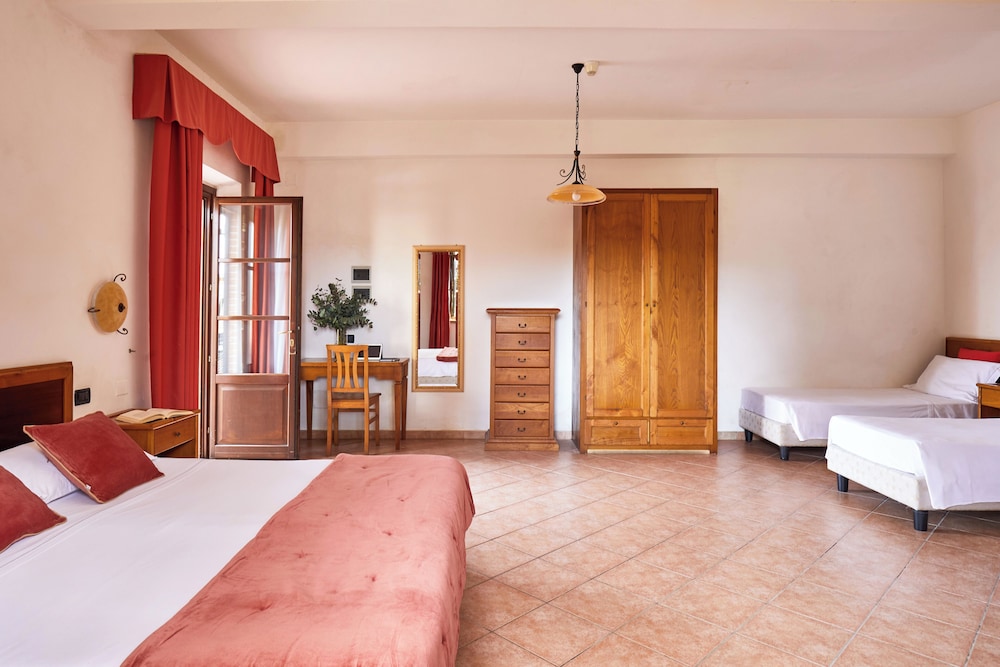 Superior Quadruple Room - Photo 5
