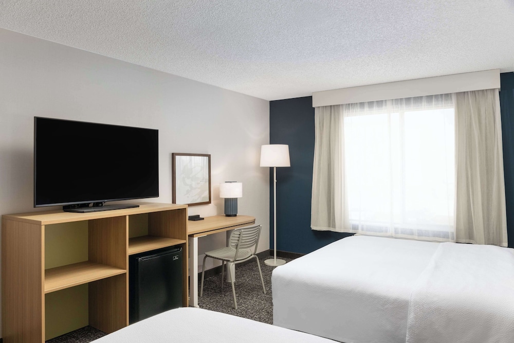 Room, 2 Queen Beds, Accessible (Hearing) - Photo 1