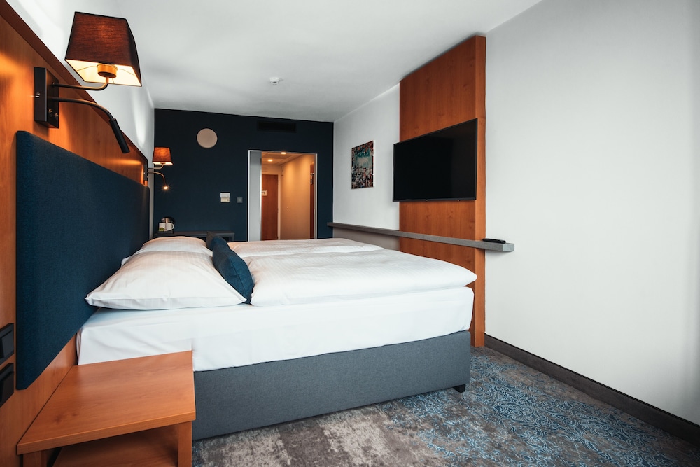 Classic Double or Twin Room, Pool Access - Photo 2