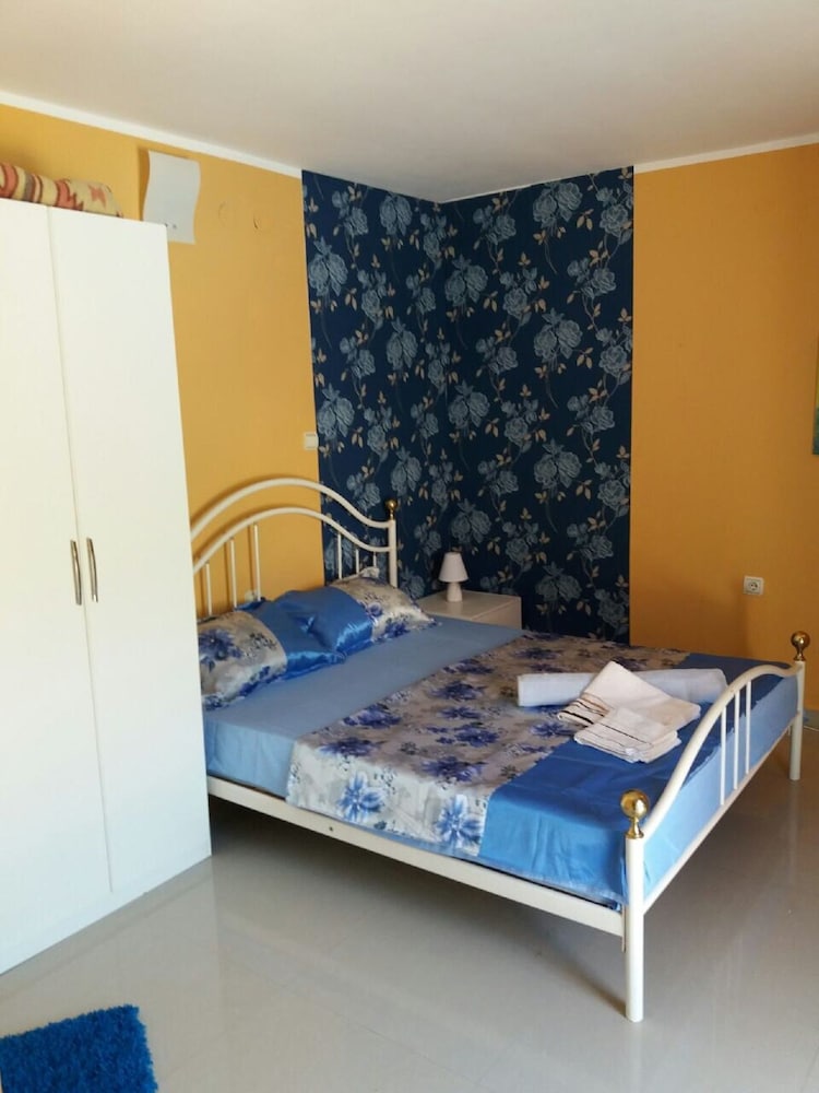 Apartment 4