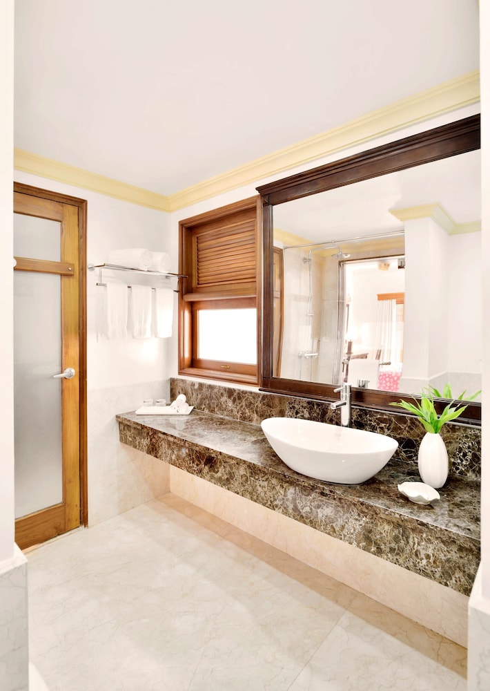Premium Room with Balcony and Garden View ( Villas )