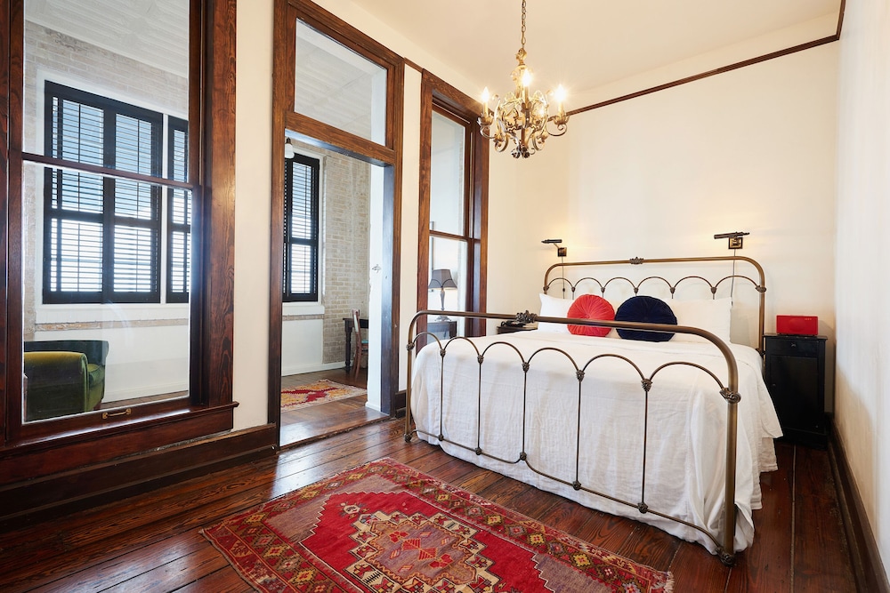 Superior Suite, 1 King Bed, Accessible, City View (Grand Suite (Gs))