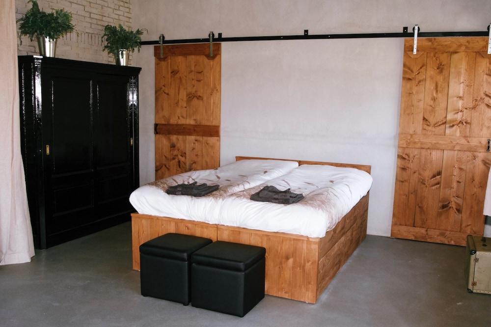 Panoramic Studio, 1 Queen Bed, Garden View (Framboos) photo 1