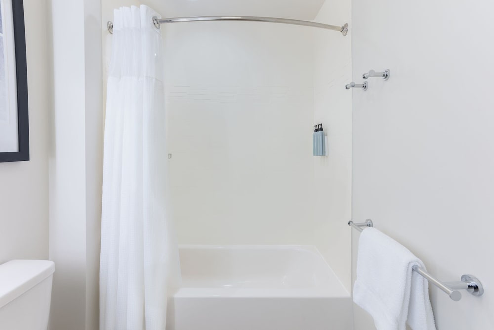 Suite, 1 Double Bed (Hearing Accessible) photo 3