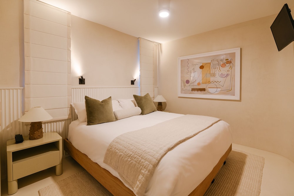 One Bedroom Premium Beachfront Penthouse photo 2