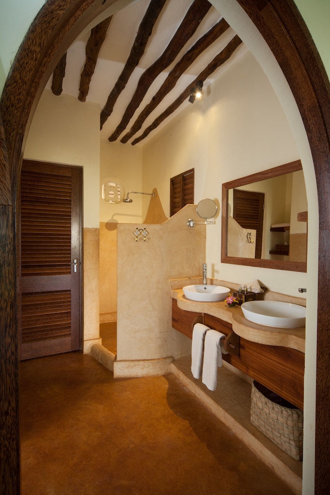 Tropical Garden Bungalow photo 2