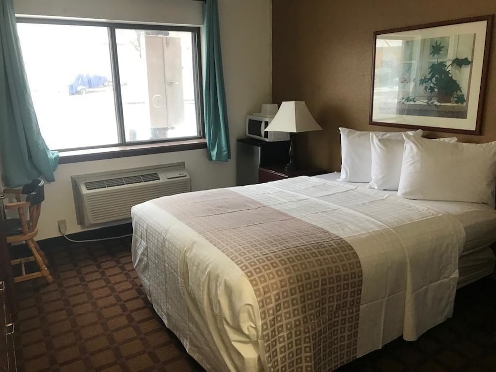 Standard Room, 1 Queen Bed photo 1