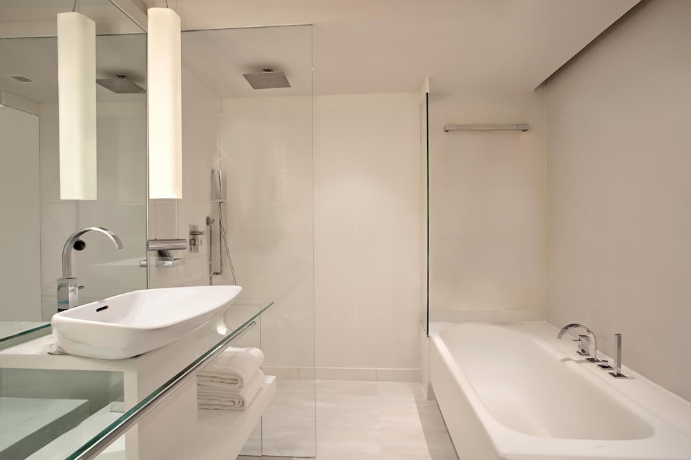 Executive Suite, 1 Bedroom - Photo 18