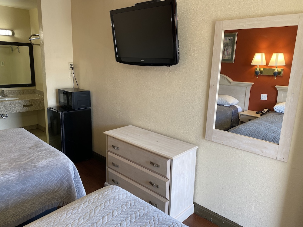 Standard Room, 2 Full Beds photo 2