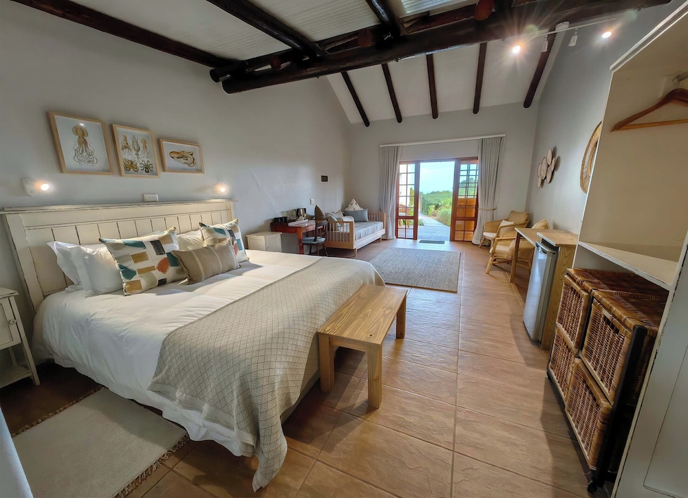 Comfortable Family Room photo 2