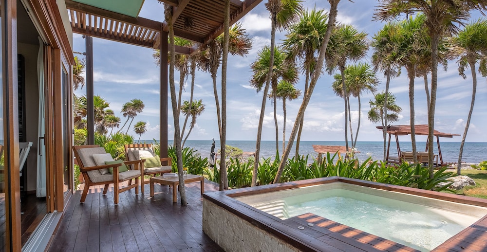 Sea Front Room With Refreshing Plunge Pool