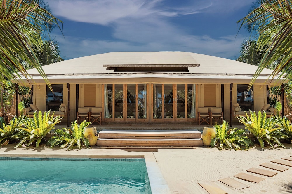 2 Bedroom Lagoon Pool Tent photo 3