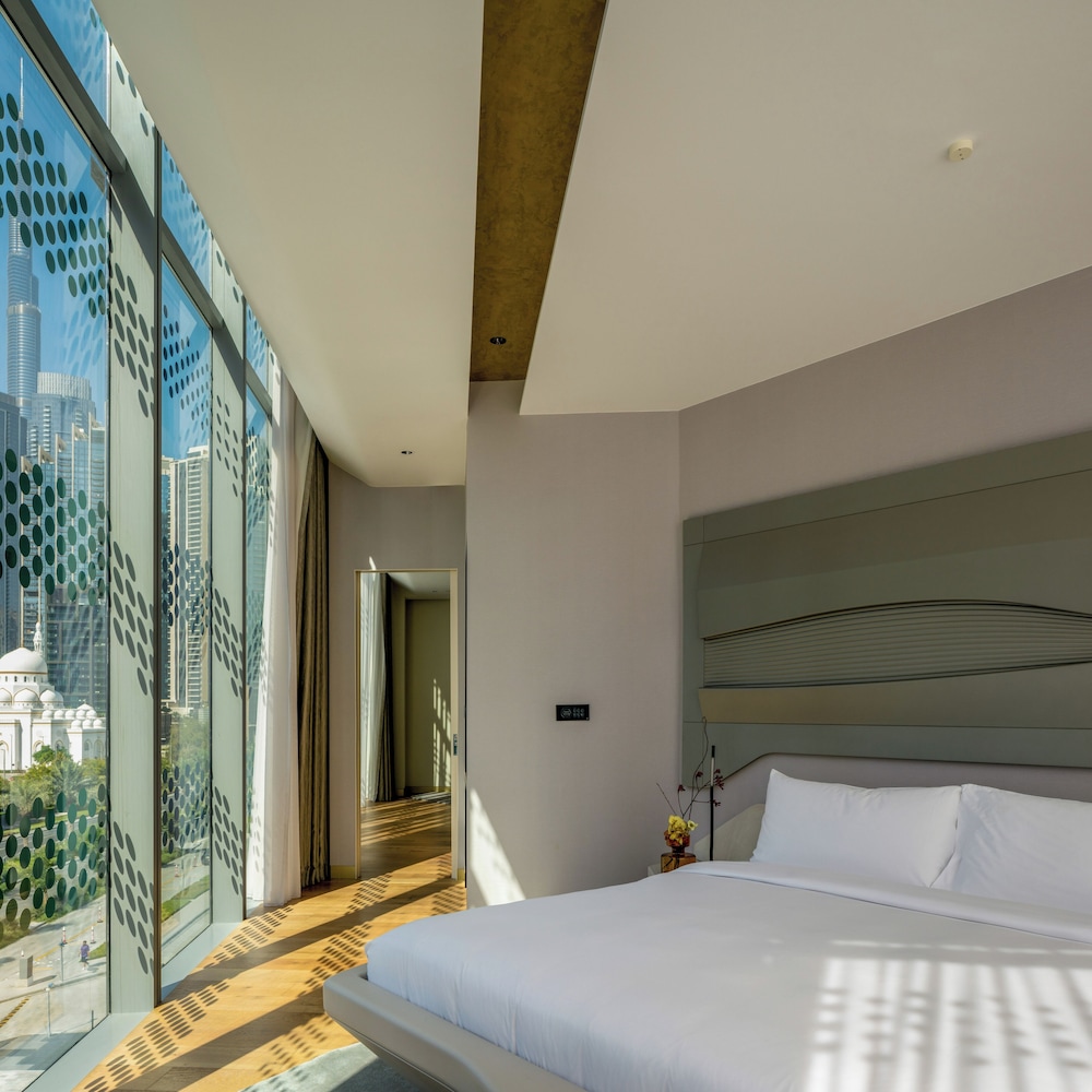 Beyond ME + Suite with Burj Khalifa View and Jacuzzi Beyond ME + Suite with Burj Khalifa View and Jacuzzi
