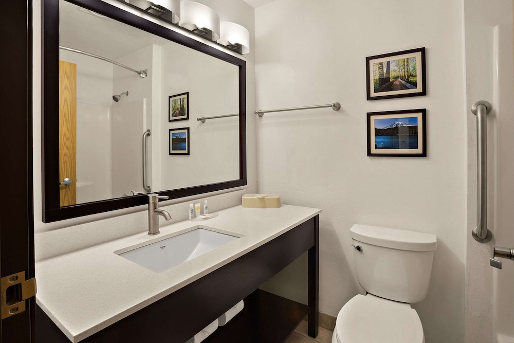 Suite, Multiple Beds - Photo 3