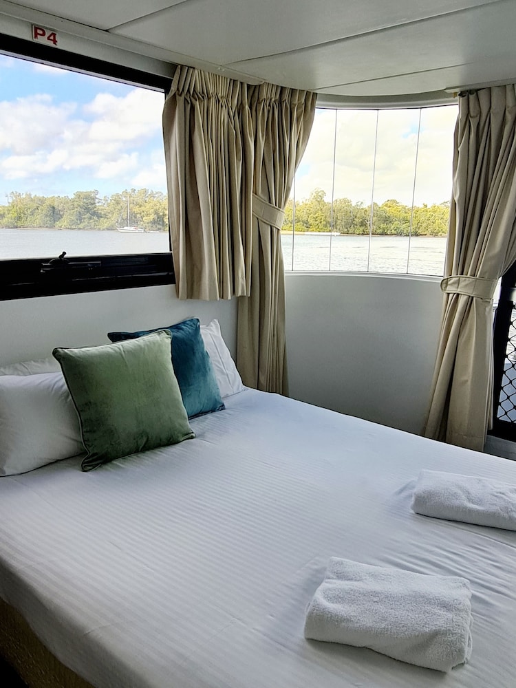 Luxury Houseboat, 4 Bedrooms (The Prestige) photo 2