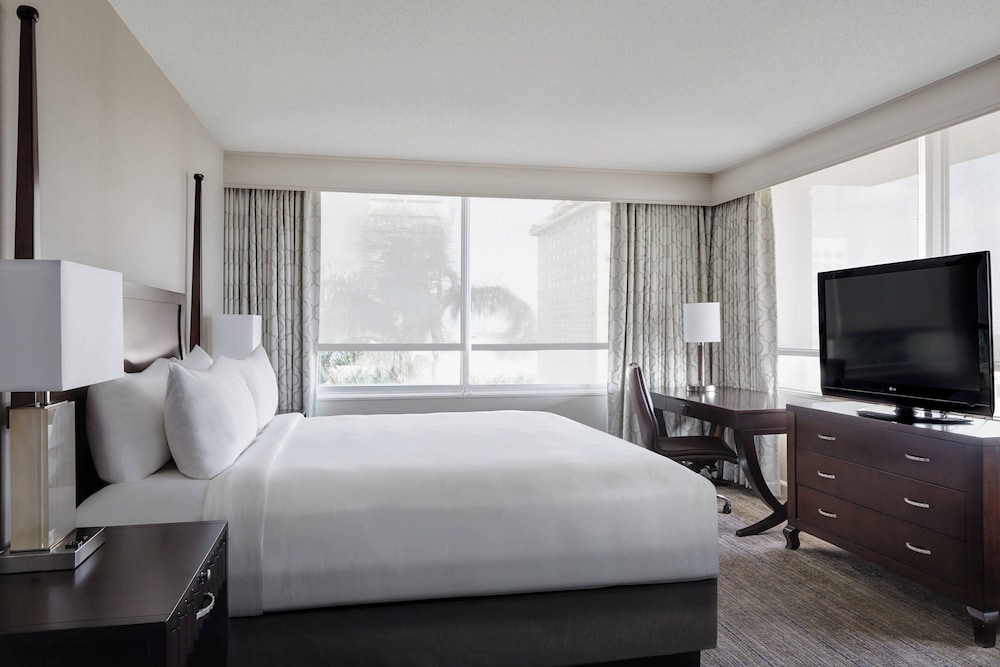 Deluxe Room, 1 King Bed - Photo 5