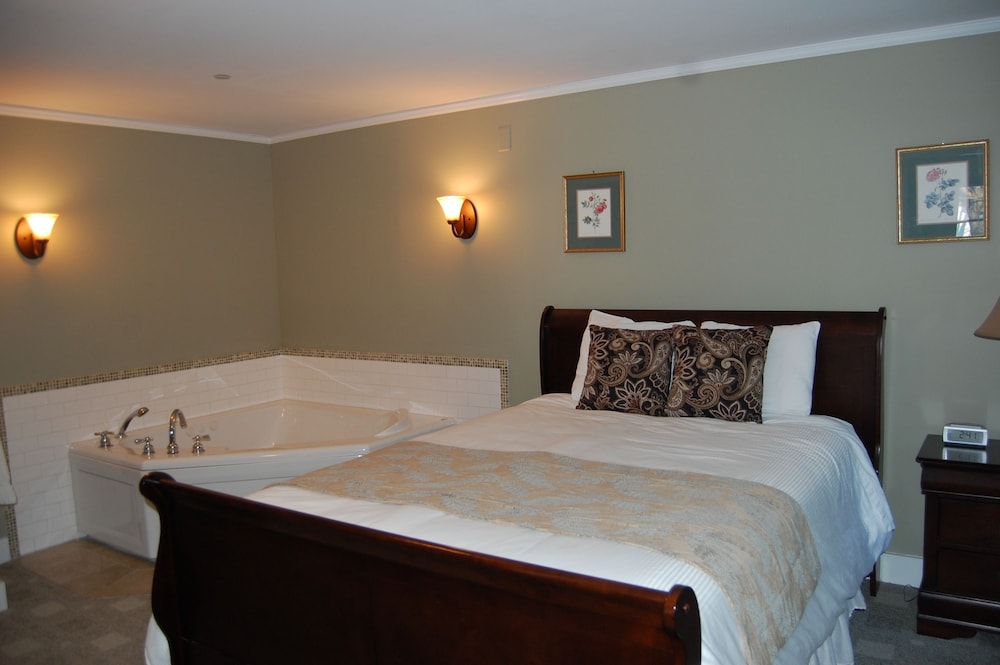 Suite, 1 King Bed with Sofa bed, Fireplace