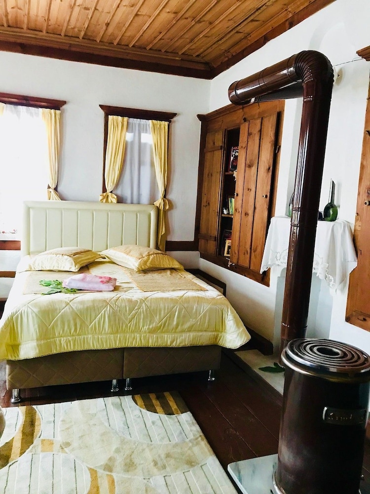 Traditional Double Or Twin Room photo 1