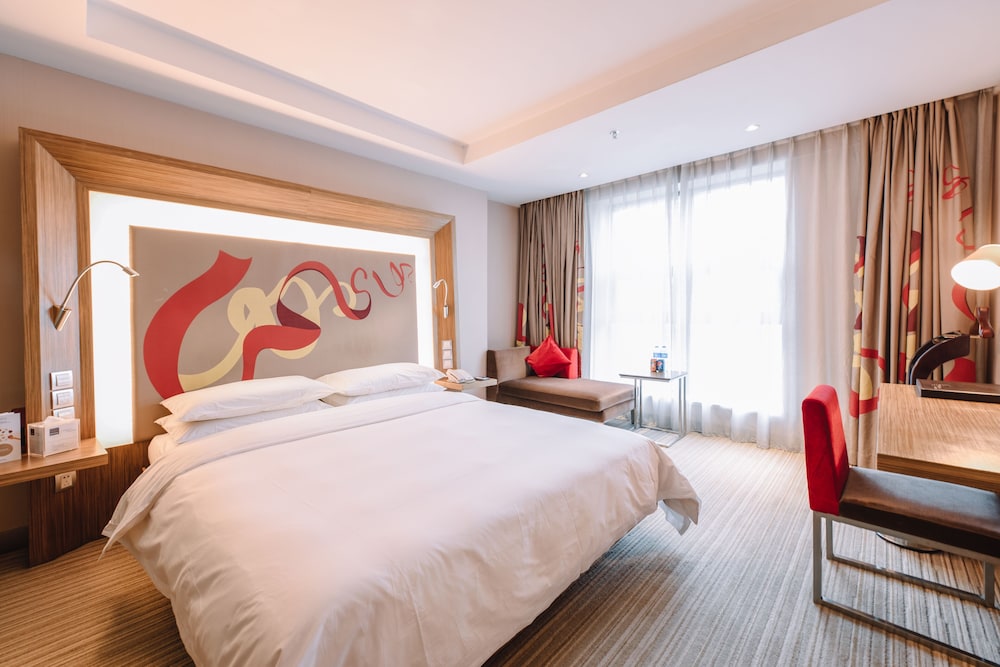 Premier King Room - Photo 9