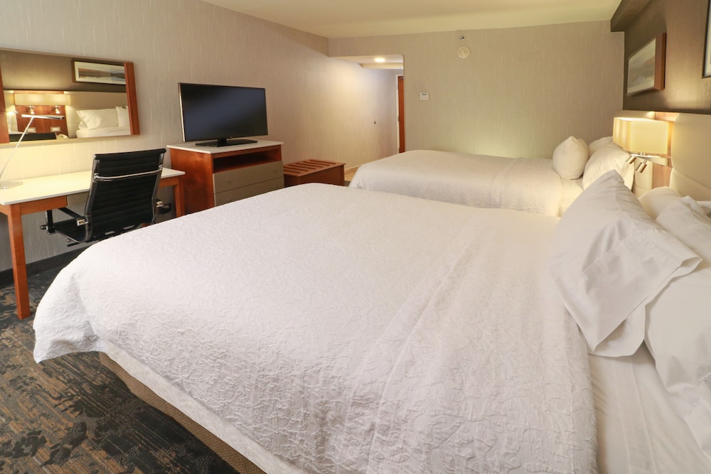 Room, 2 Queen Beds - Photo 4