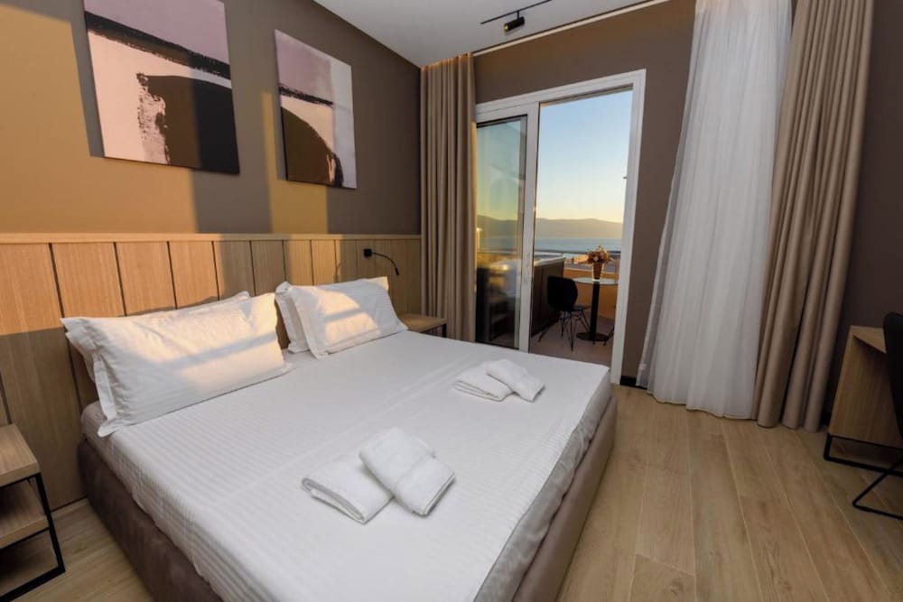 Suite, Hot Tub