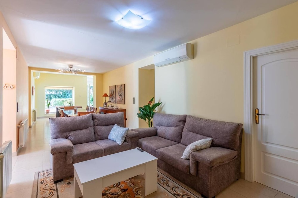 Casa, 5 Habitaciones, Accesible, Fumador
