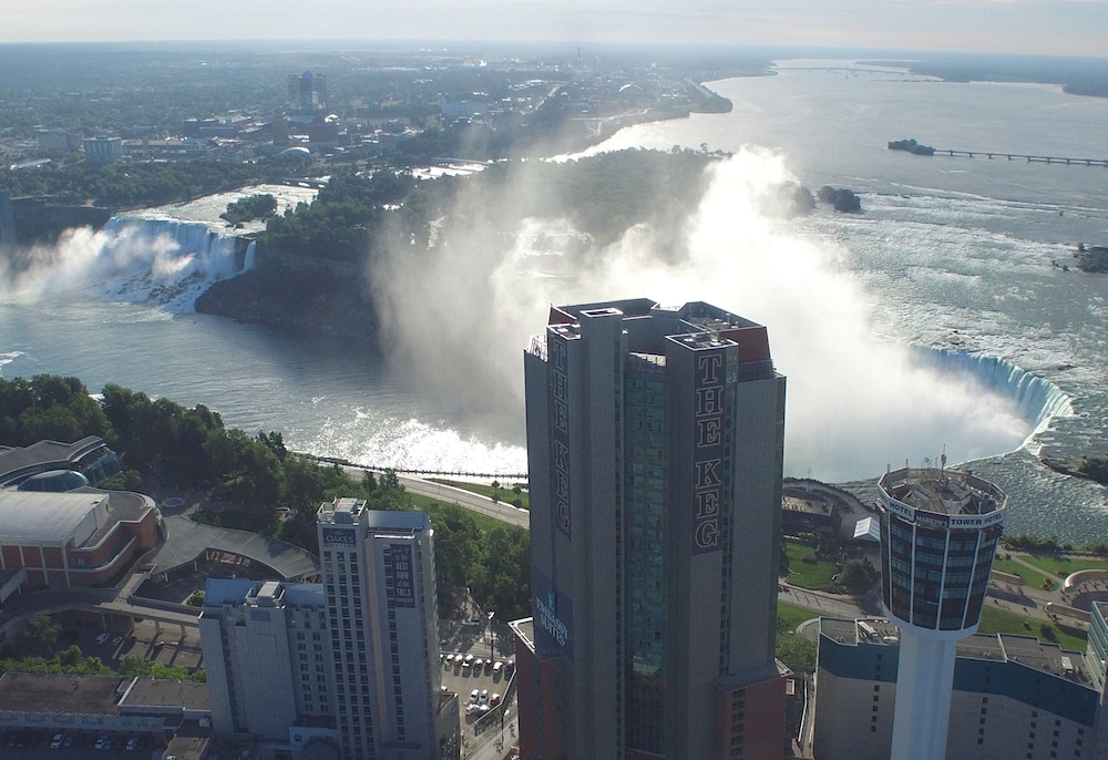 King Bed with Sofa Bed and view of Niagara Falls & American Falls - Floor 15
