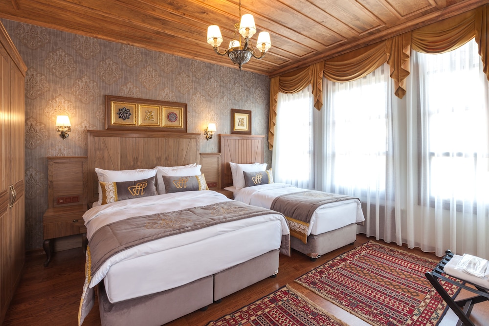 Deluxe Triple Room, City View photo 1