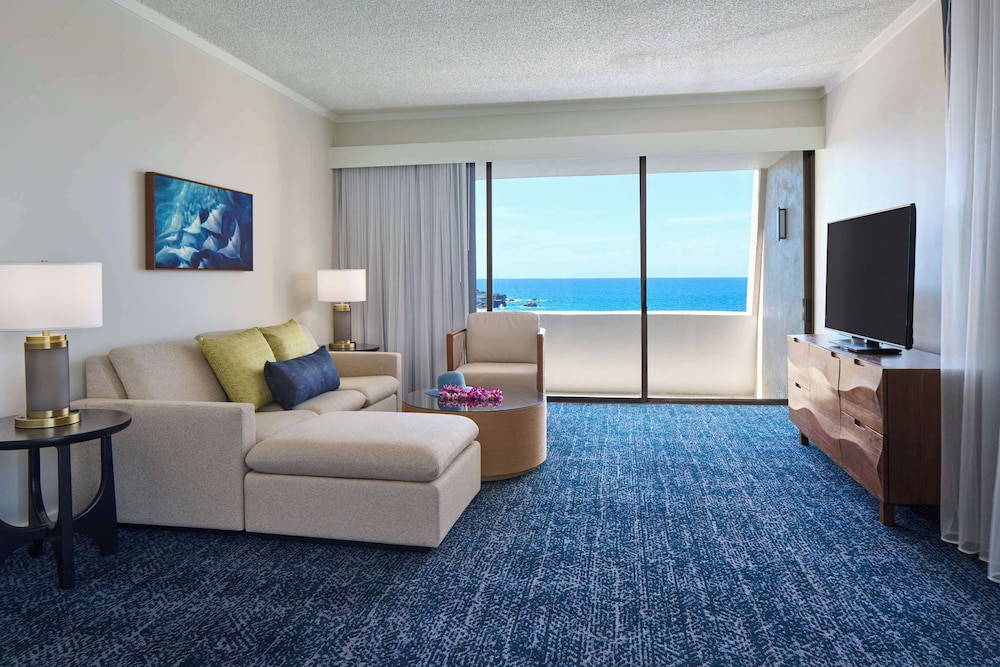 Deluxe Suite, 1 King Bed With Sofa Bed, Oceanfront (club)