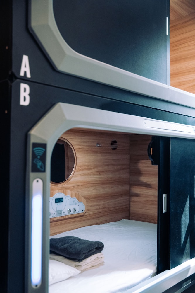 Single Bed in Deluxe 2-Bed Female Dormitory Room (Shared Shower)