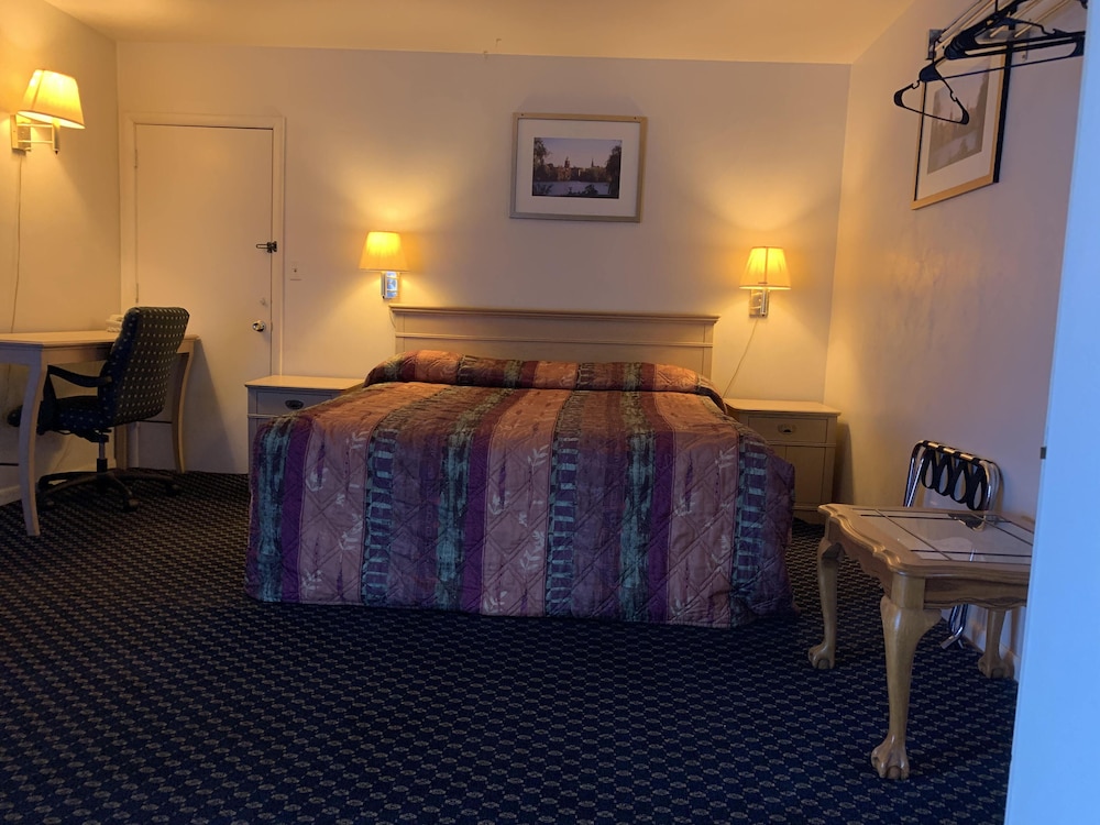 Standard Room, 1 King Bed photo 1