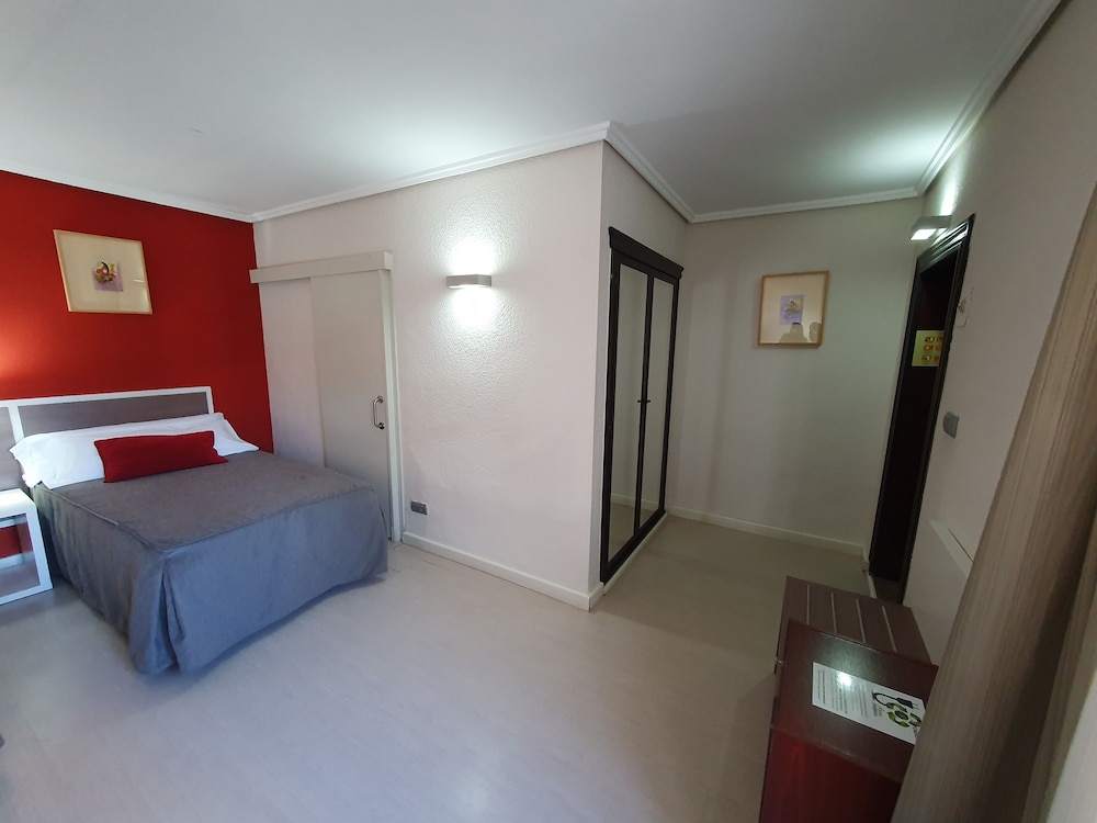 Basic Single Room, Garden View