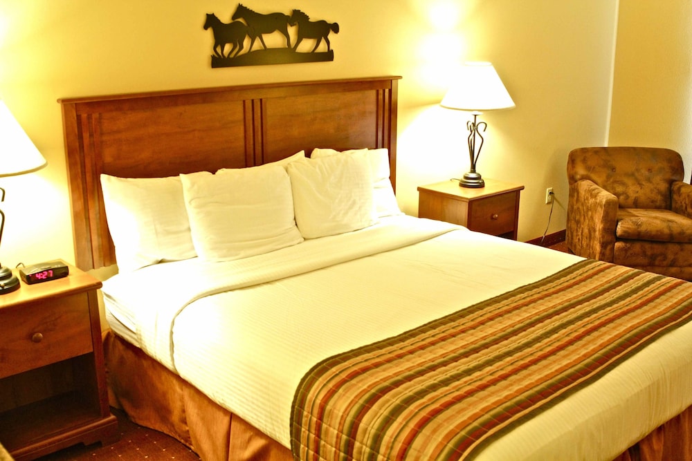 Suite, 1 King Bed with Sofa bed, Accessible - Photo 2