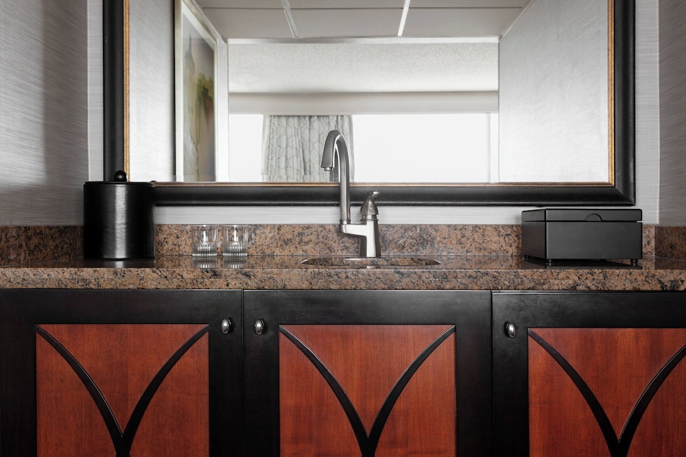 Executive Suite, 1 Bedroom - Photo 9