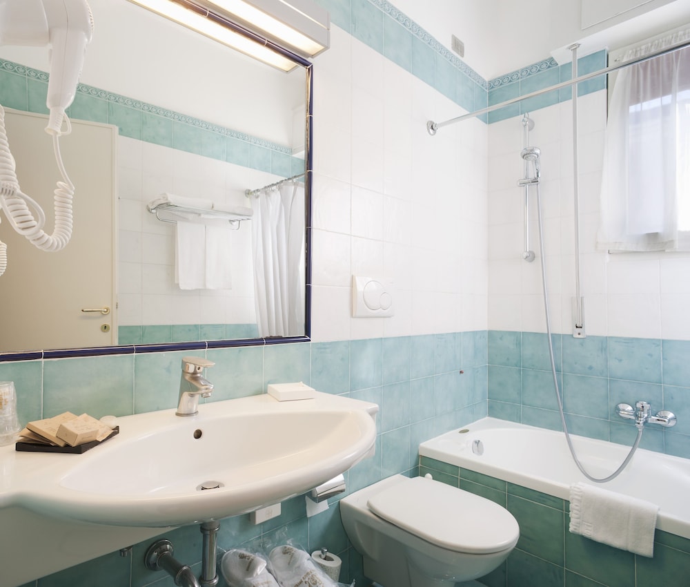 Double Room Single Use, Sea View (Smart) - Photo 5