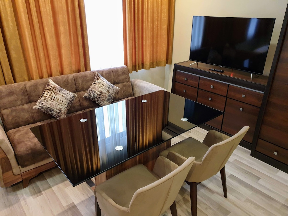 Deluxe Studio