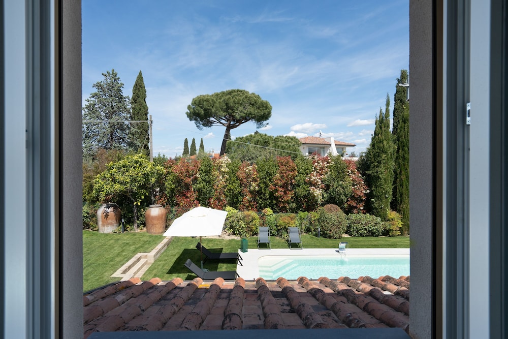 Villa photo 2