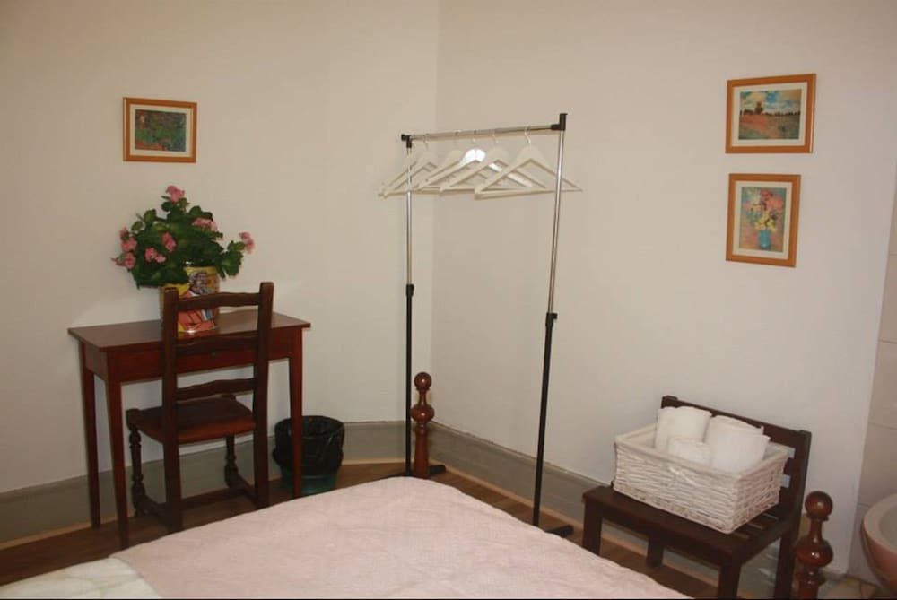 Economy Single Room, Shared Bathroom photo 2