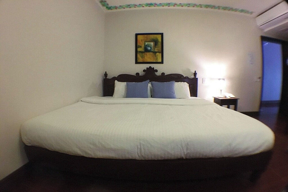 舒适四人间,带浴室,花园景观(Campagne)