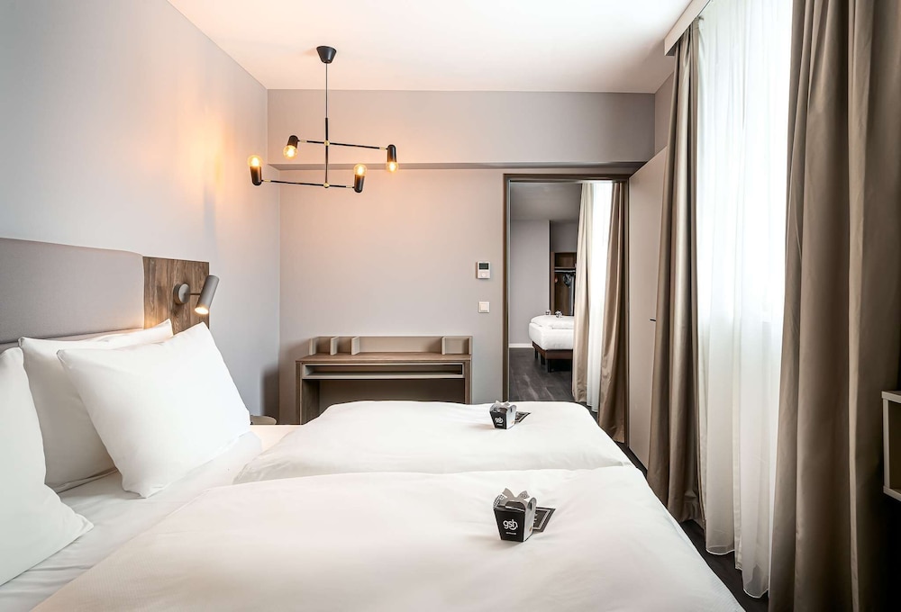 Suite - Photo 2