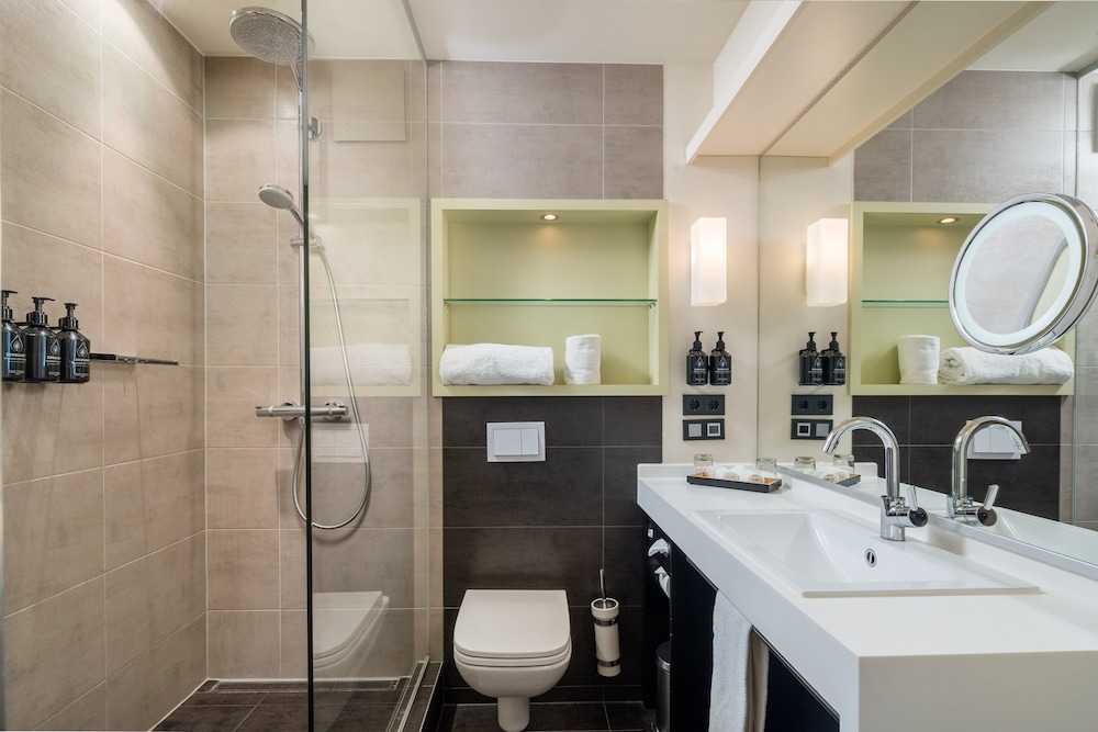 Premium Room, 1 King Bed, Garden View - Photo 10