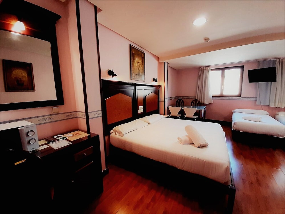 Family Room, Kitchenette